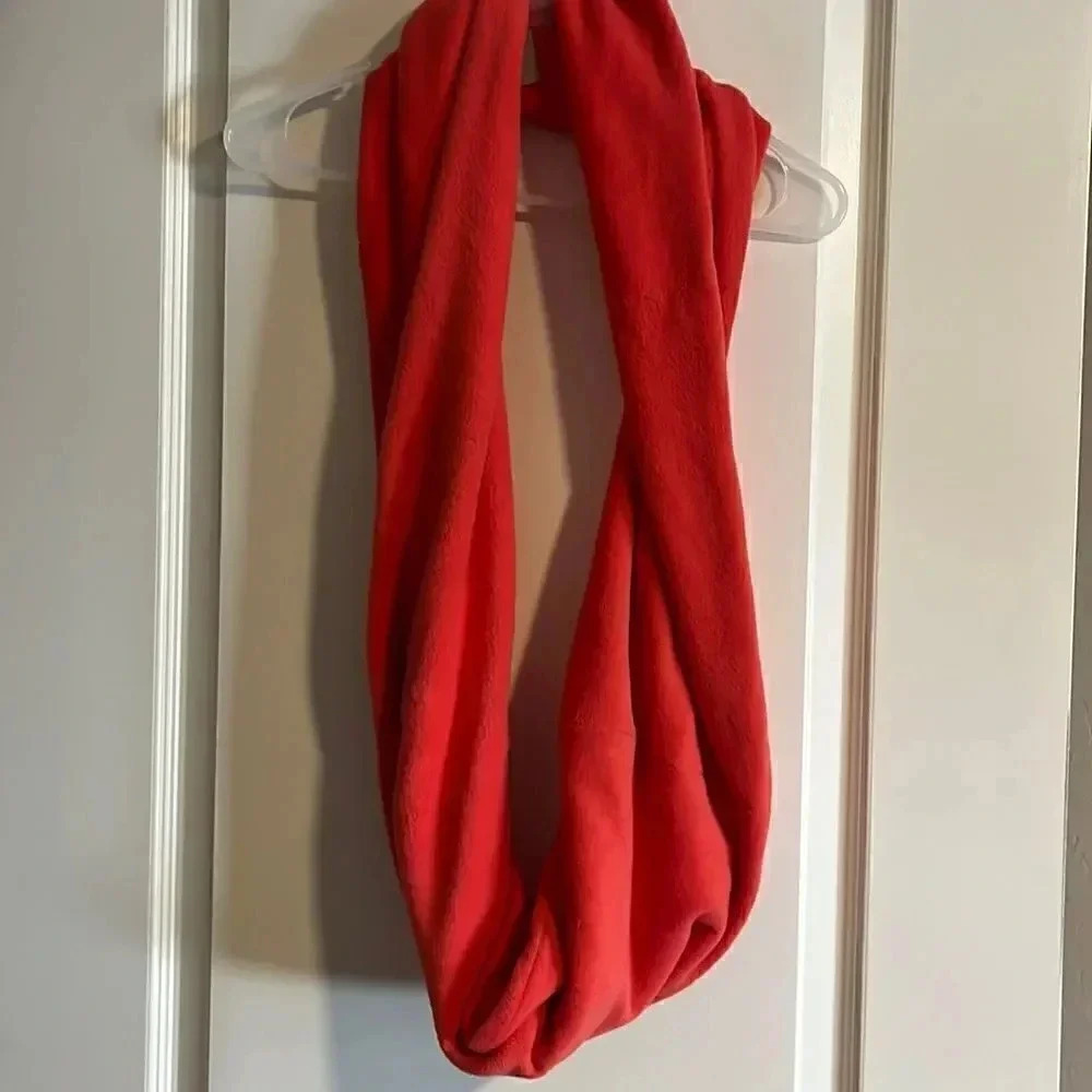 NWT Fleece pink infinity scarf / E39